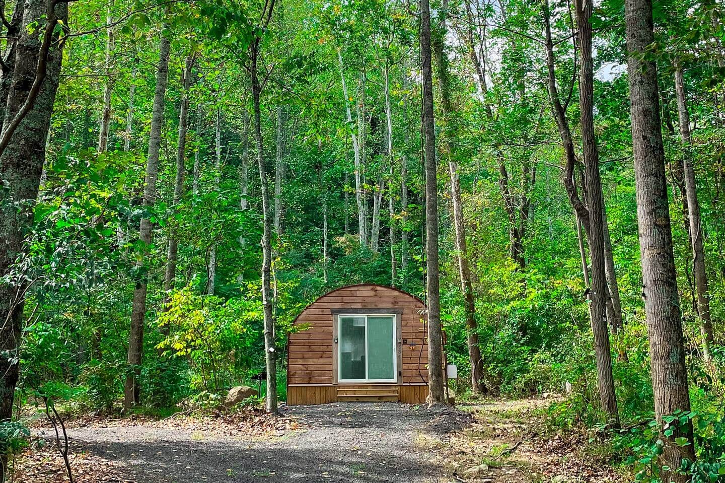 Beach Pod cabin near Shenandoah National Park and Lydia Mountain