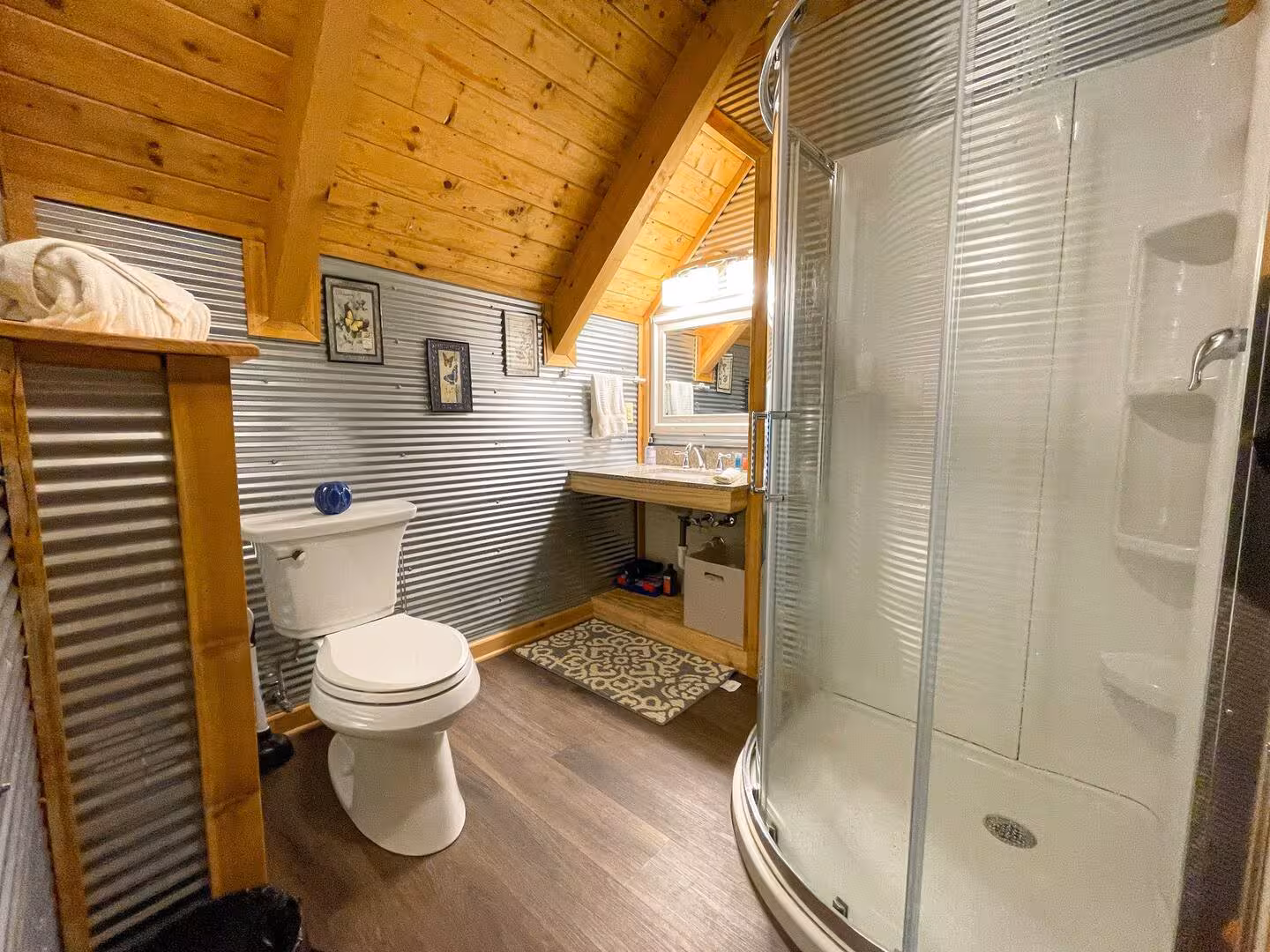 Serenity Creek Main Cabin near Lydia Mountain - thumbnail 7